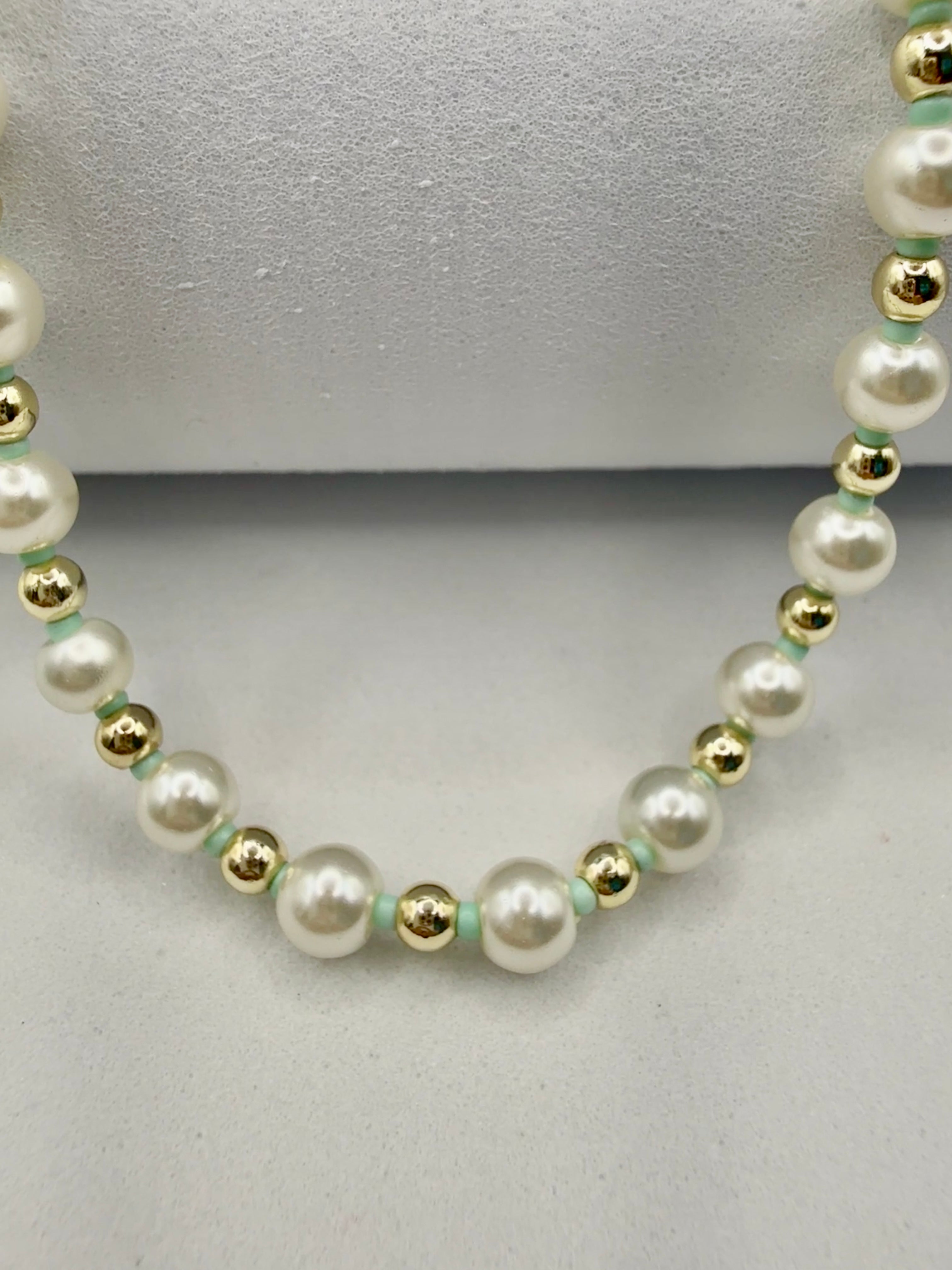 The Daisy Necklace